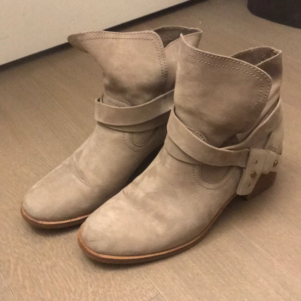 Ugg elora boot with stacked wooden heel